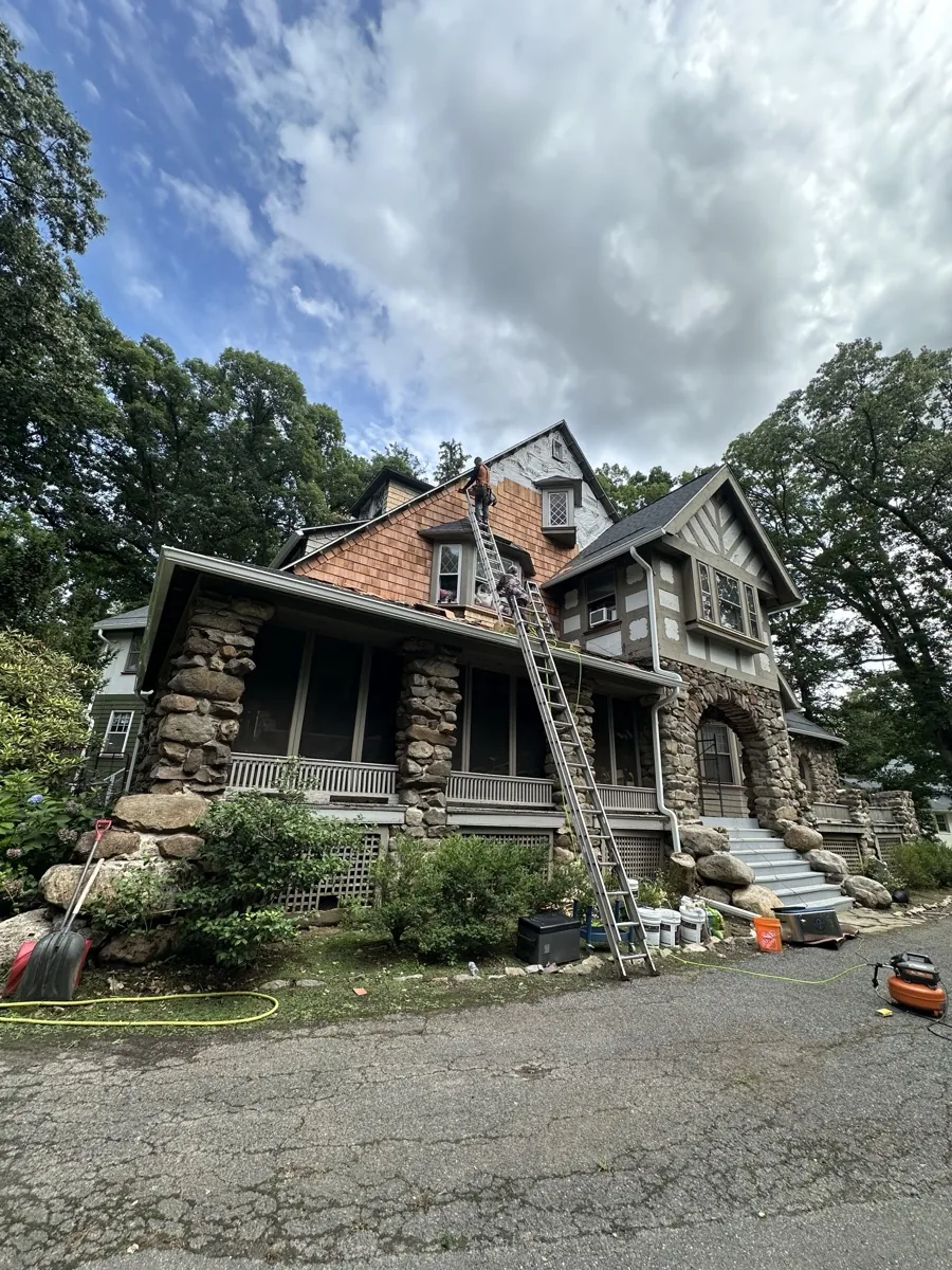 Siding meeting the window line on a North Jersey home exterior